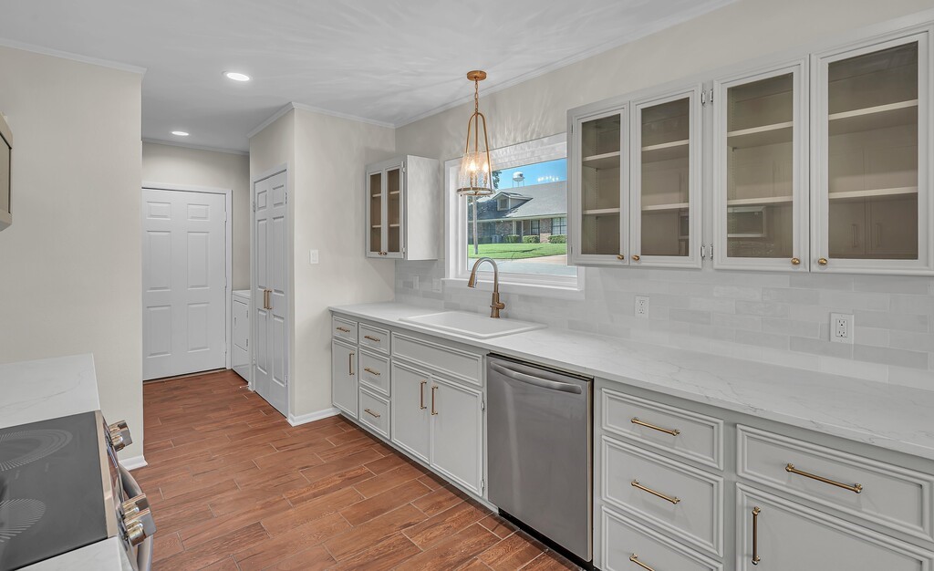 102 S Avenue Q Clifton TX 76634