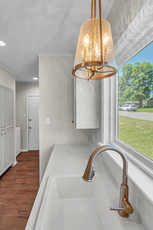 102 S Avenue Q Clifton TX 76634