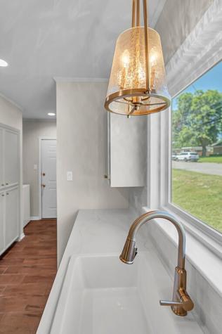 102 S Avenue Q Clifton TX 76634
