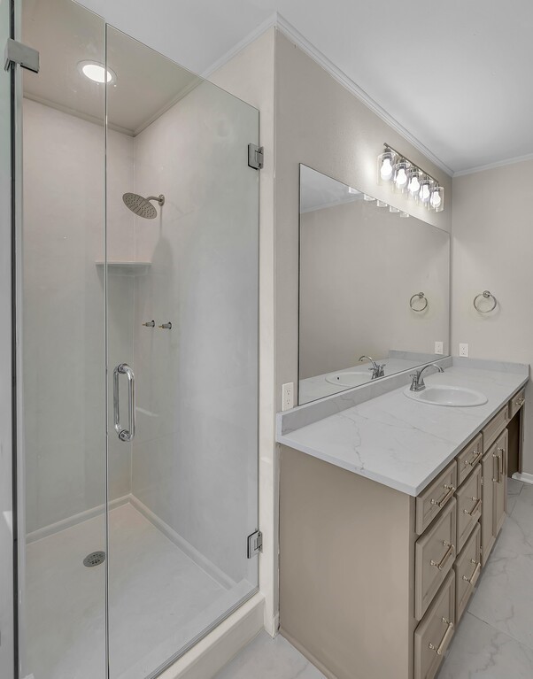 102 S Avenue Q Clifton TX 76634