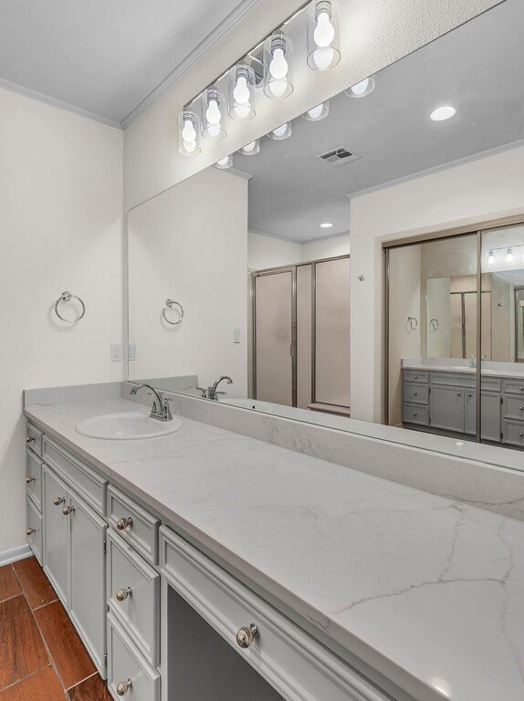 102 S Avenue Q Clifton TX 76634