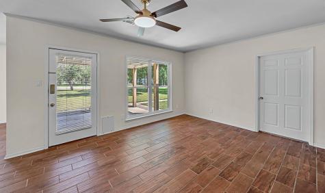 102 S Avenue Q Clifton TX 76634