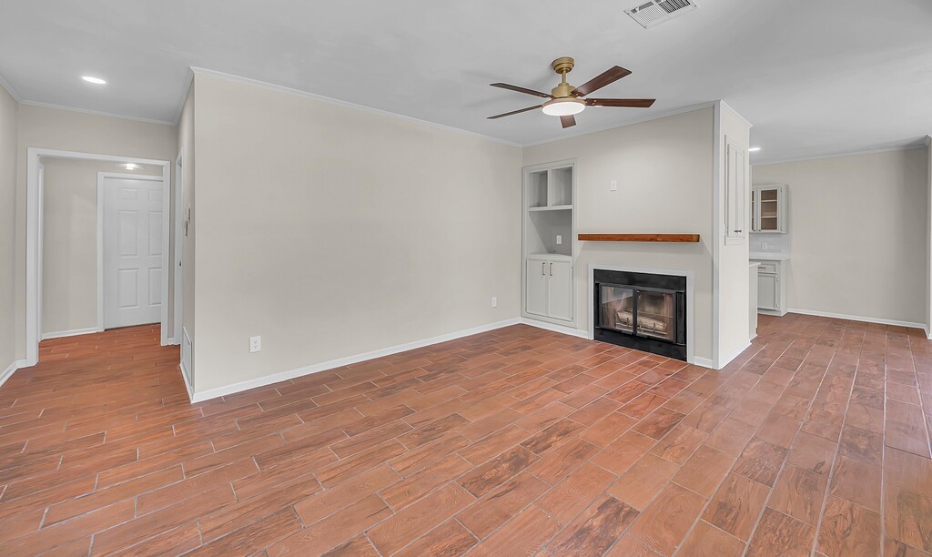 102 S Avenue Q Clifton TX 76634