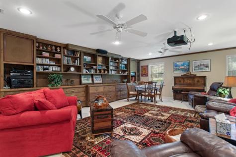 4930 W Twin Lakes Drive Tyler TX 75704