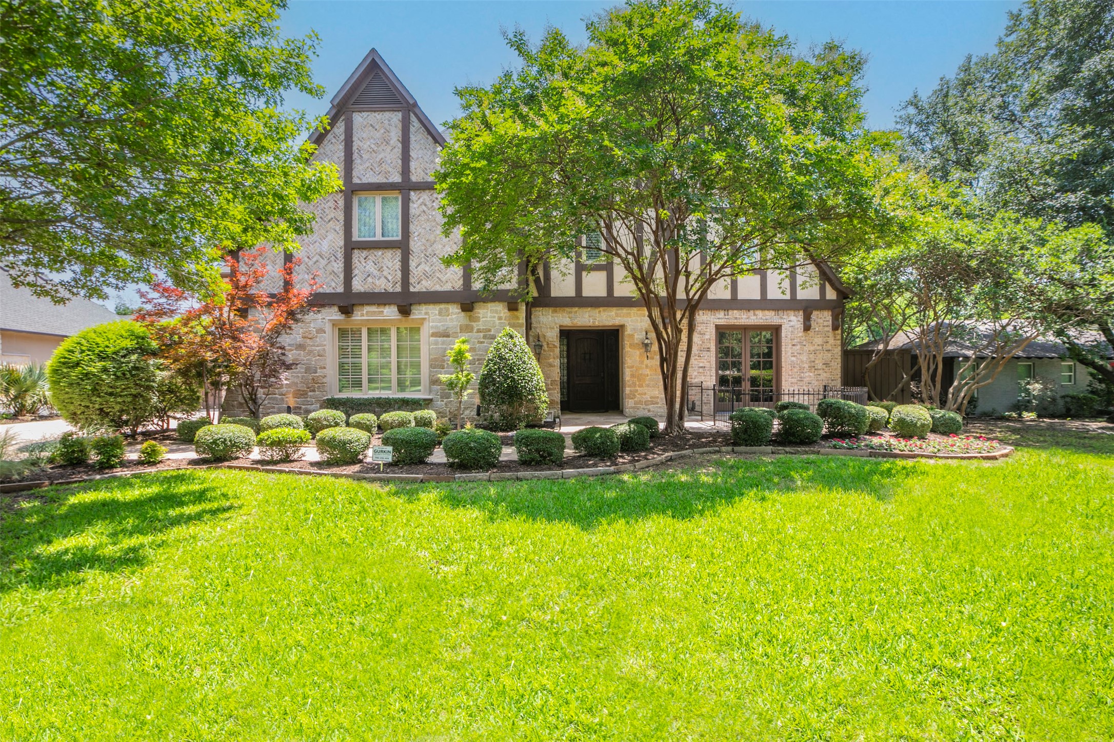 8548 San Fernando Way Dallas TX 75218