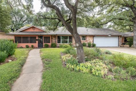 1304 Cherokee Street Arlington TX 76012