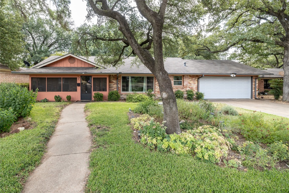 1304 Cherokee Street Arlington TX 76012