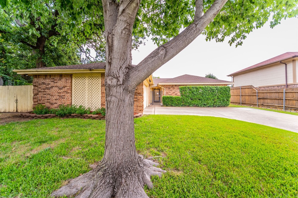 2402 Greenridge Court Euless TX 76039