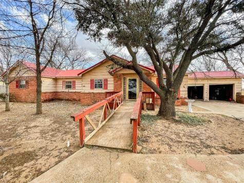 705 Carothers Avenue Rochester TX 79544