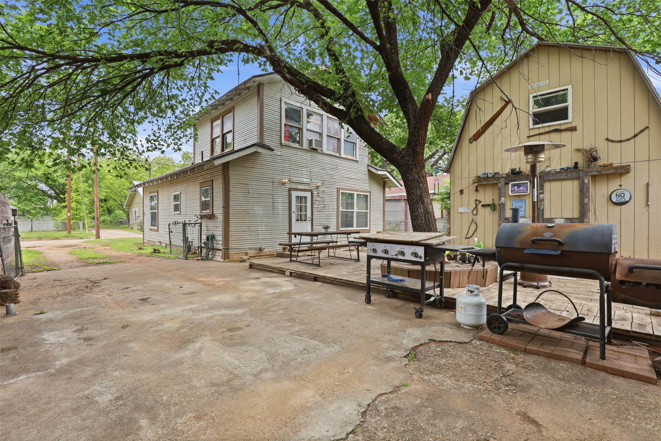 106 May Avenue Cleburne TX 76031