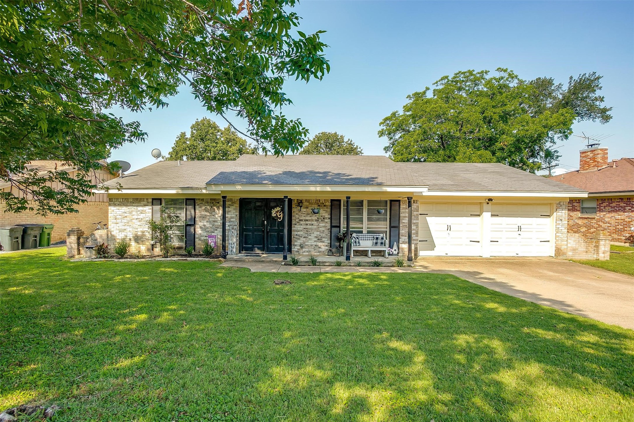 1901 Cimarron Trail Hurst TX 76054