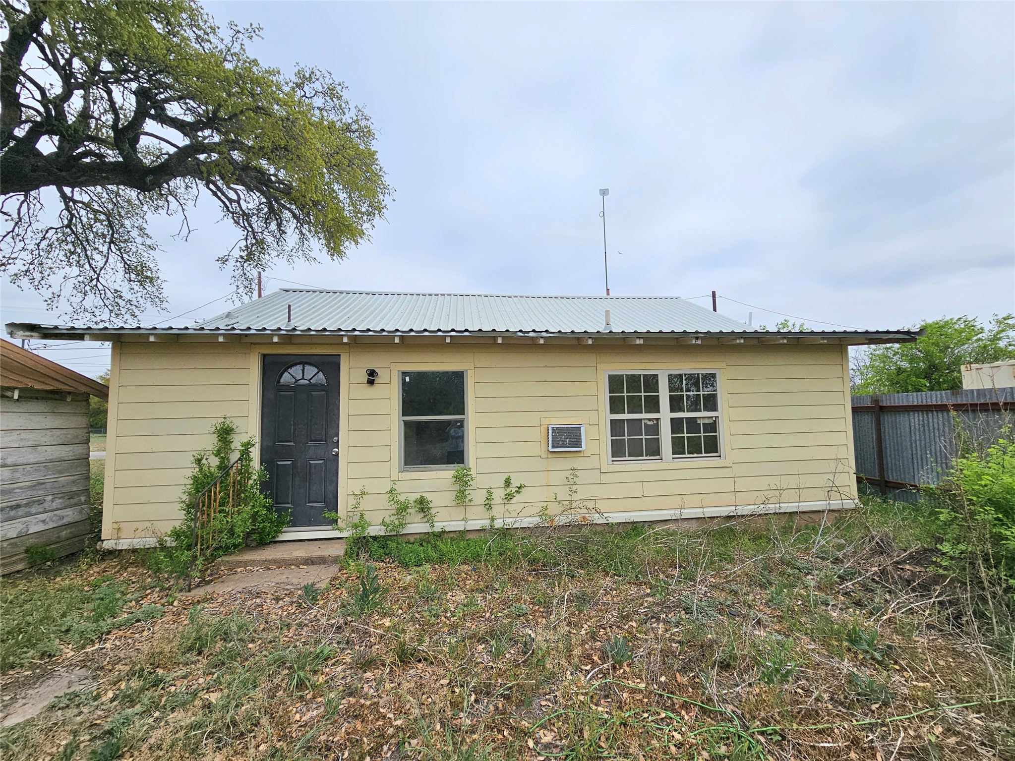704 S 2nd Street Bangs TX 76823
