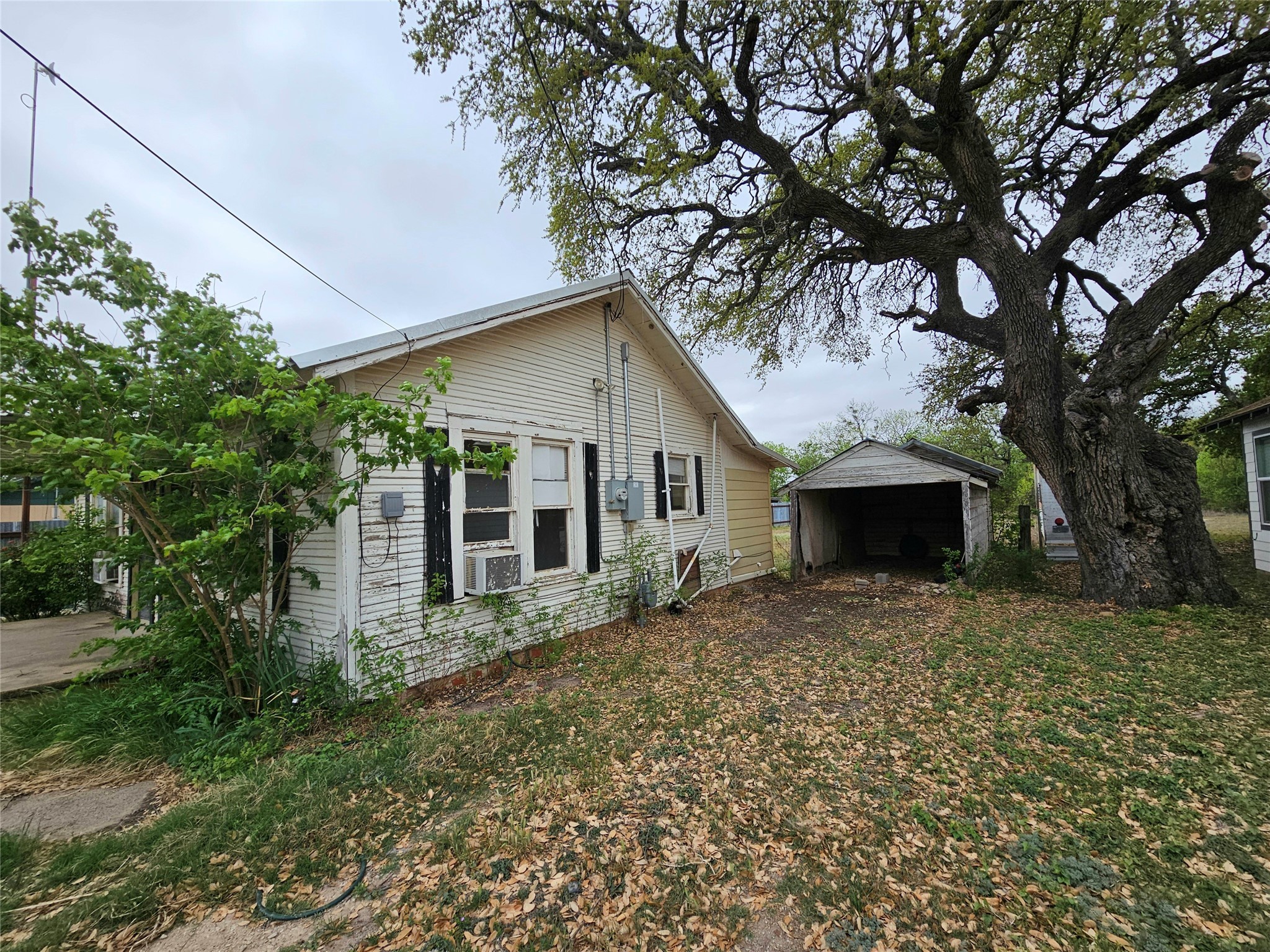 704 S 2nd Street Bangs TX 76823