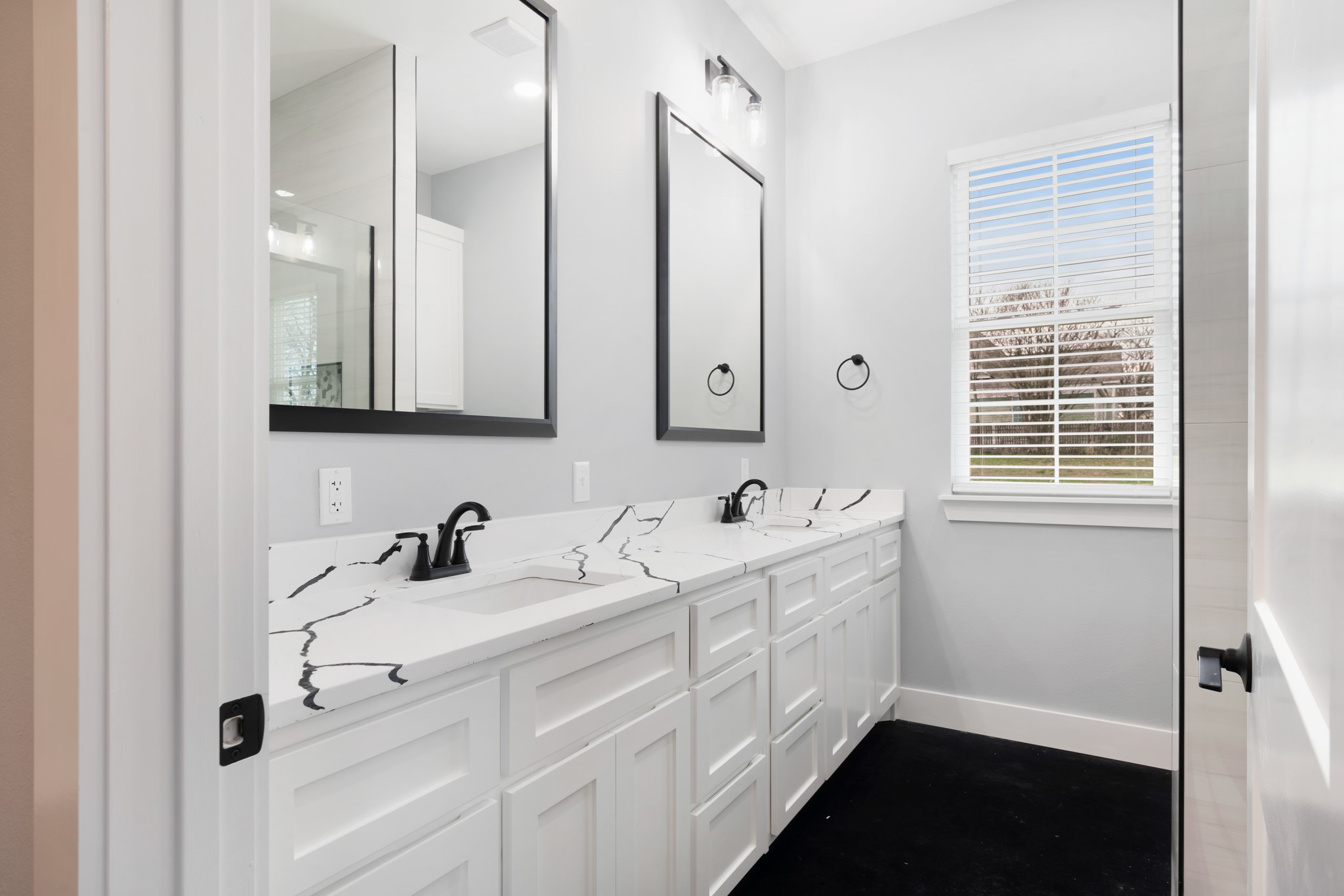 535 E Fairview Street Blossom TX 75416