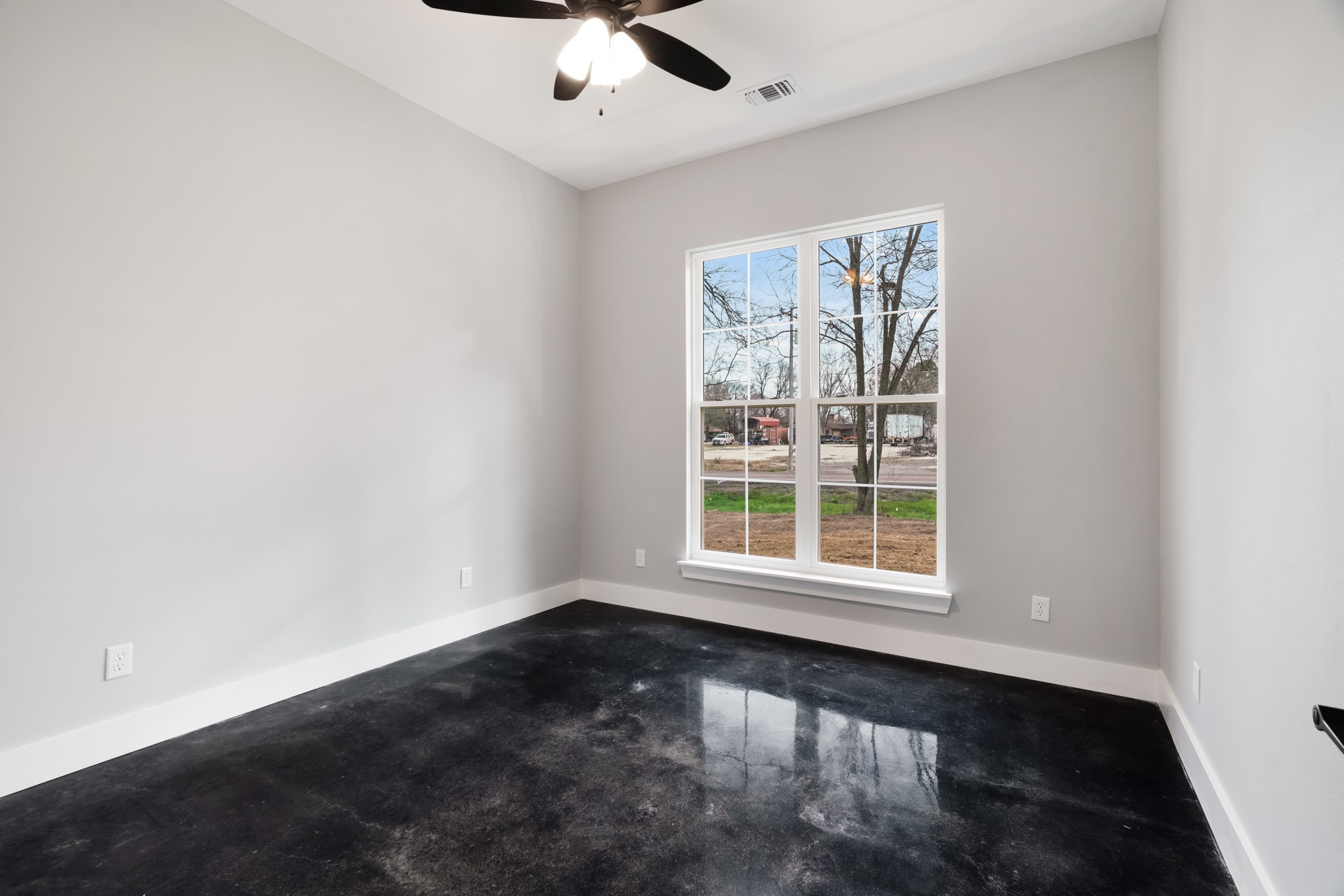 535 E Fairview Street Blossom TX 75416