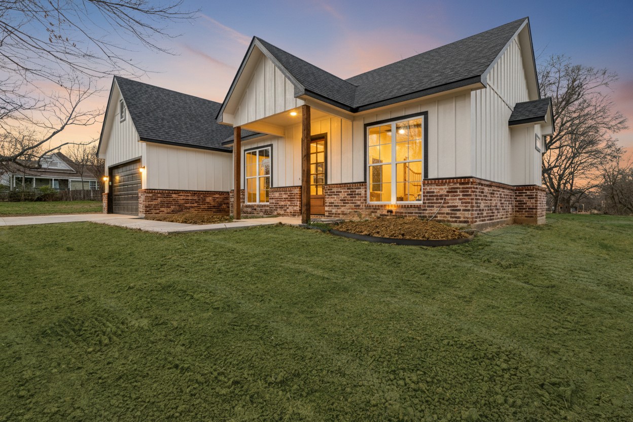 535 E Fairview Street Blossom TX 75416