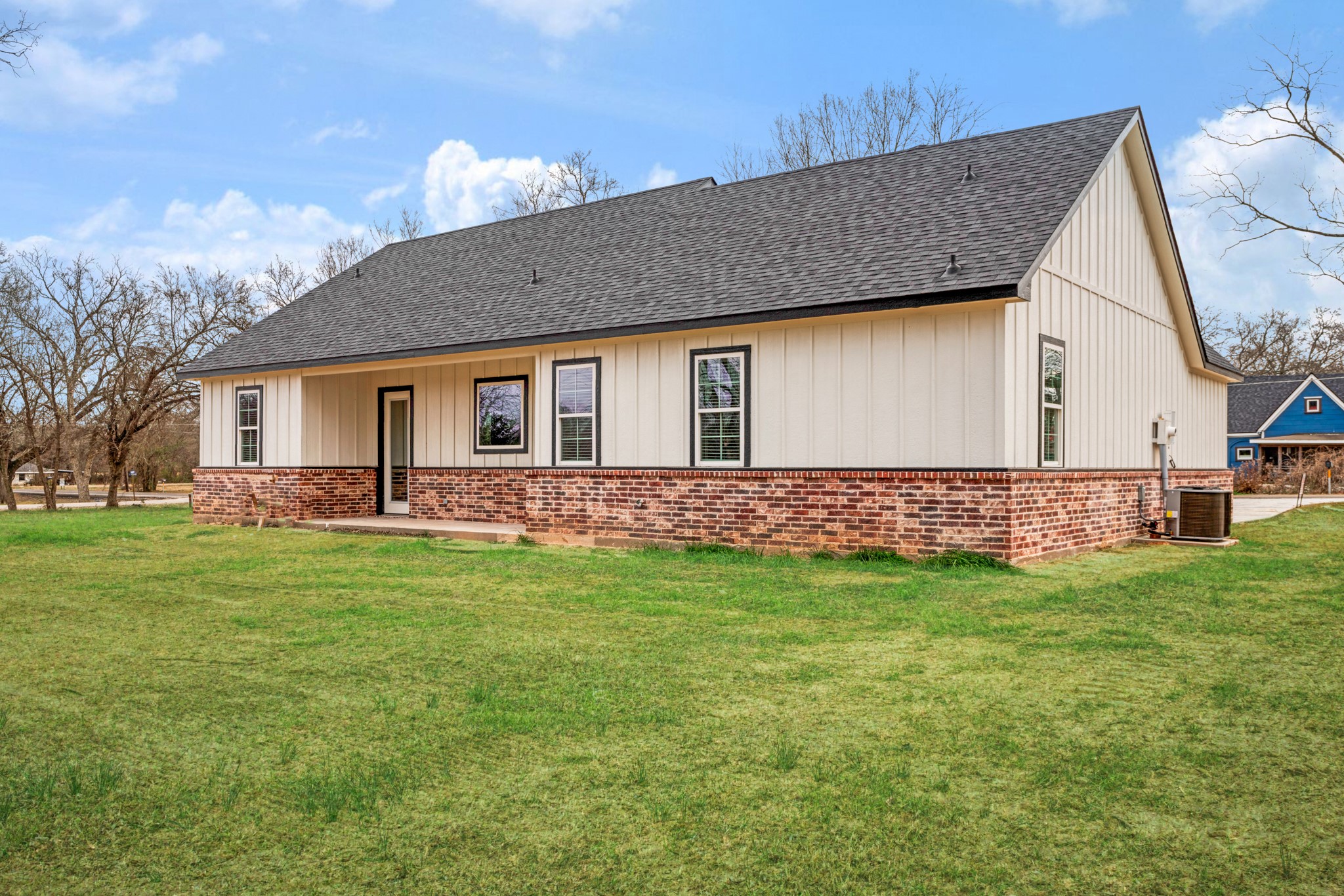 535 E Fairview Street Blossom TX 75416