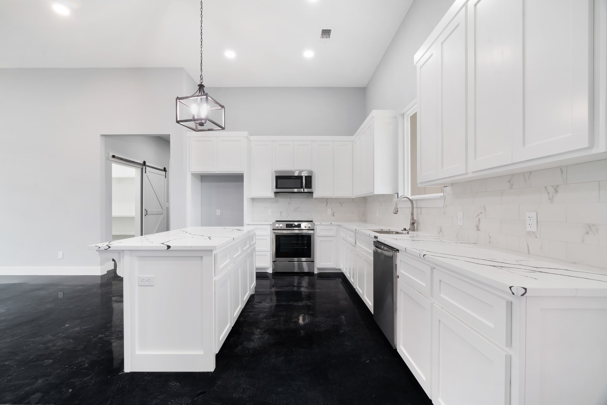 535 E Fairview Street Blossom TX 75416