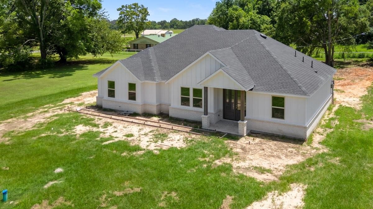 180 Nix Drive Emory TX 75440