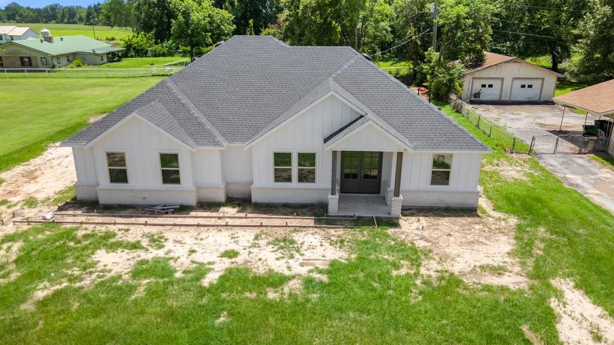 180 Nix Drive Emory TX 75440