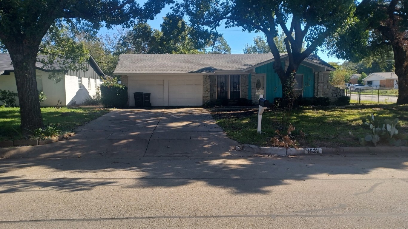 1621 Barron Lane Fort Worth TX 76112