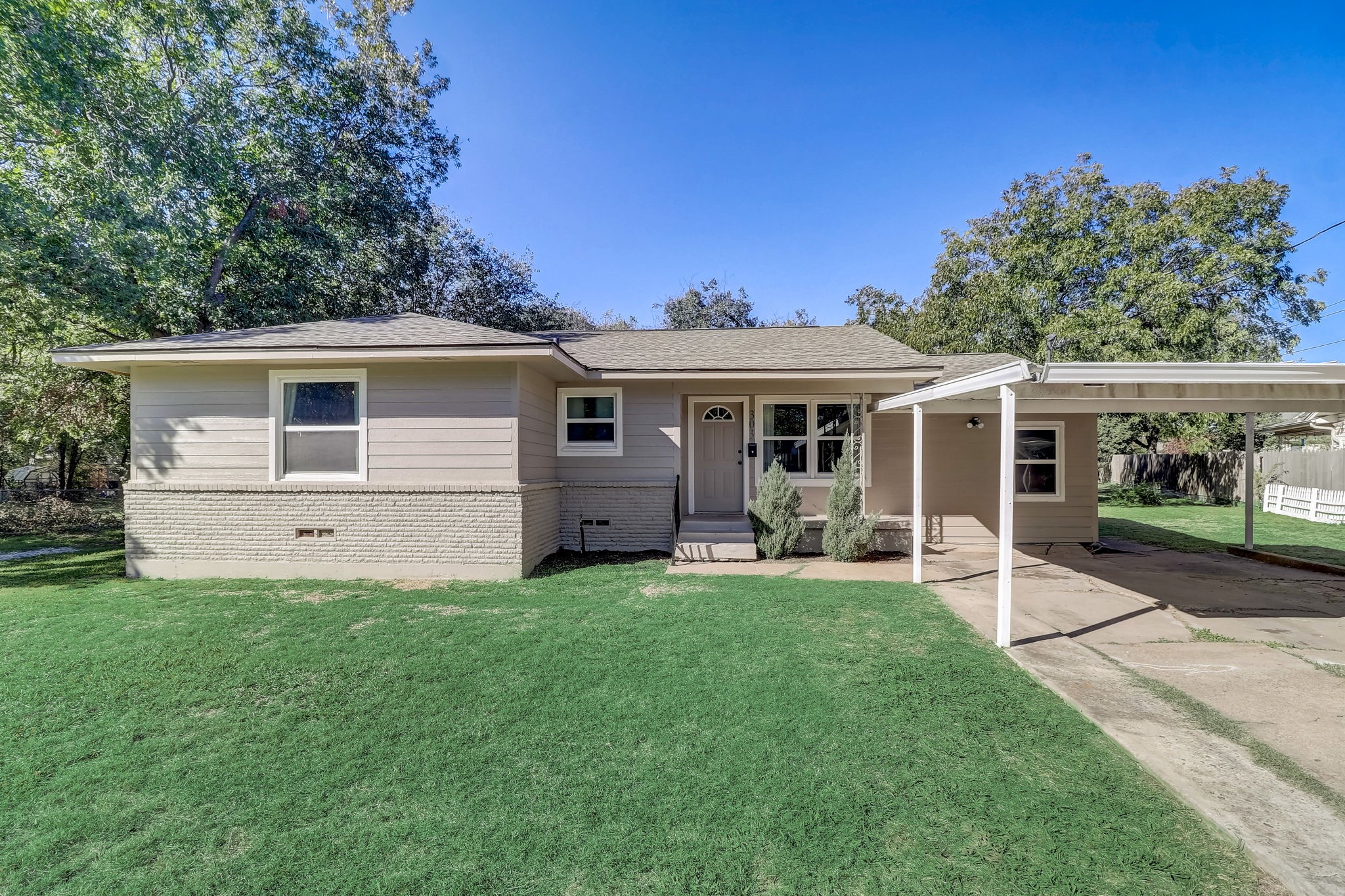 303 Lynn Street Waxahachie TX 75165