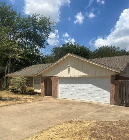 808 Skelly Street Crowley TX 76036