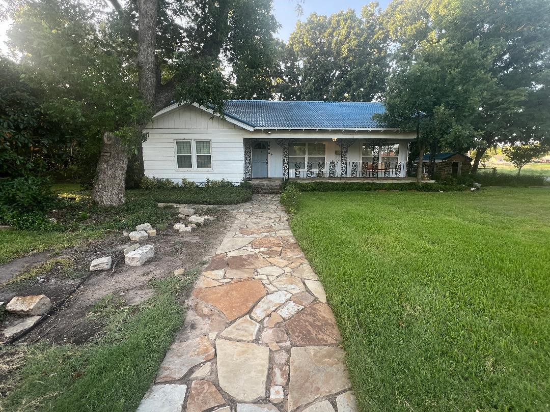 300 W Wilson Avenue Whitney TX 76692