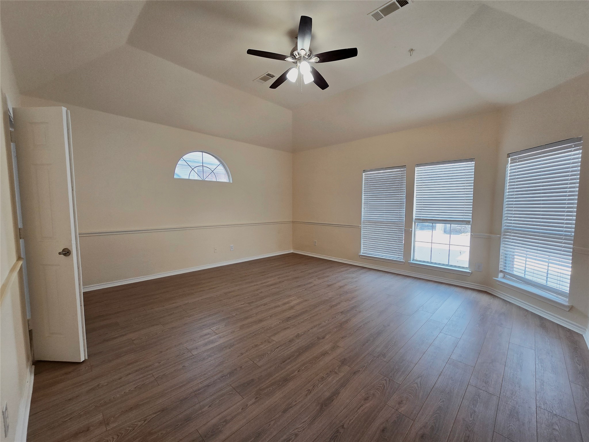 5207 W Cove Way Grand Prairie TX 75052