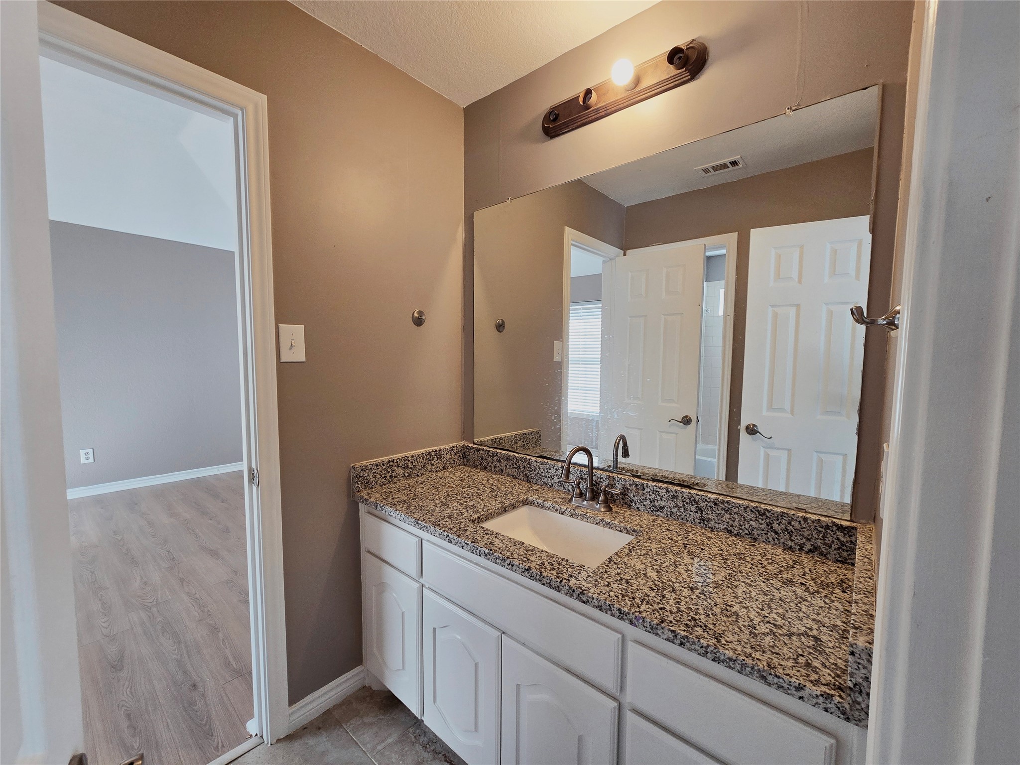 5207 W Cove Way Grand Prairie TX 75052