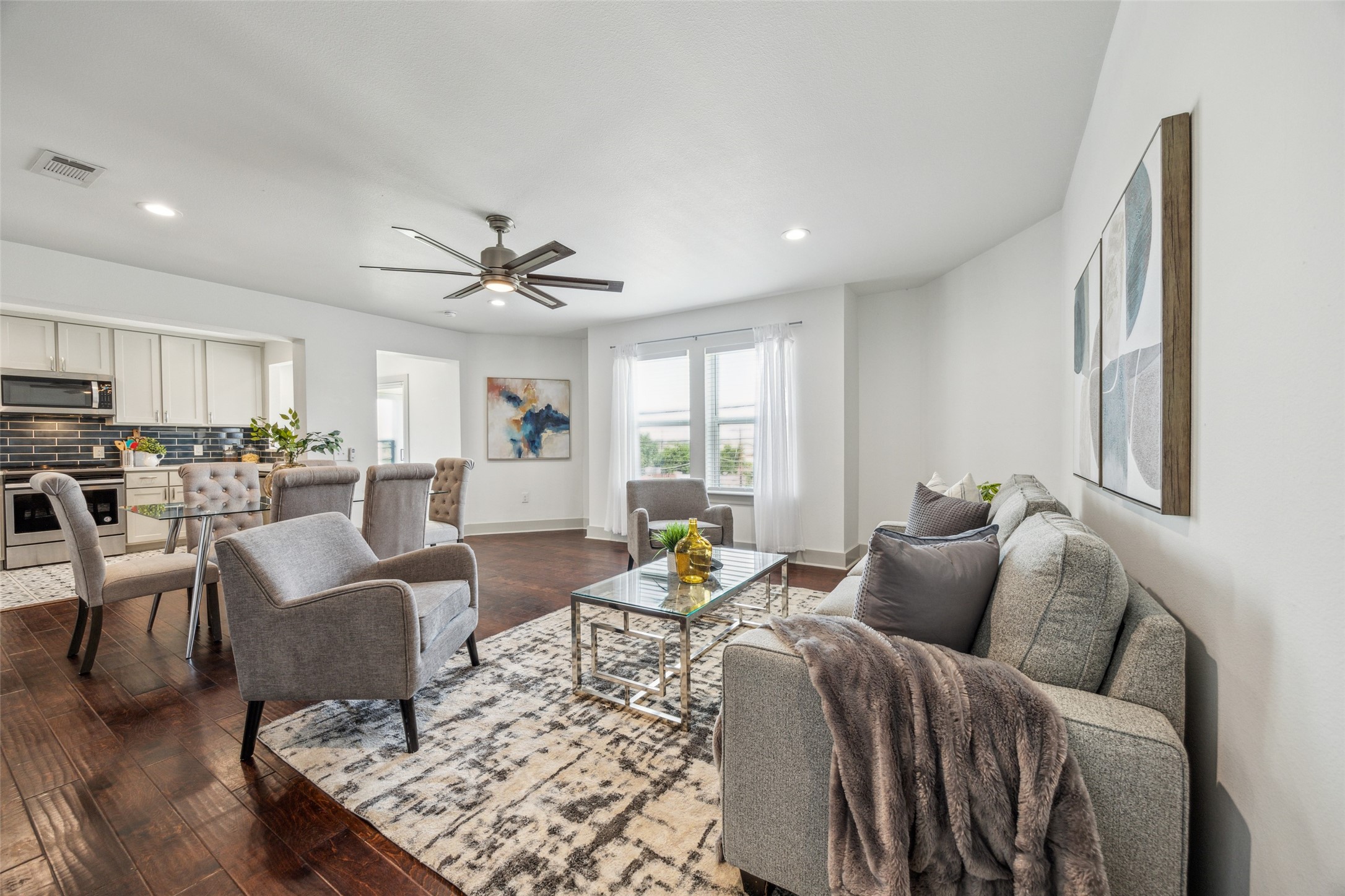 1964 W Davis Street Dallas TX 75208