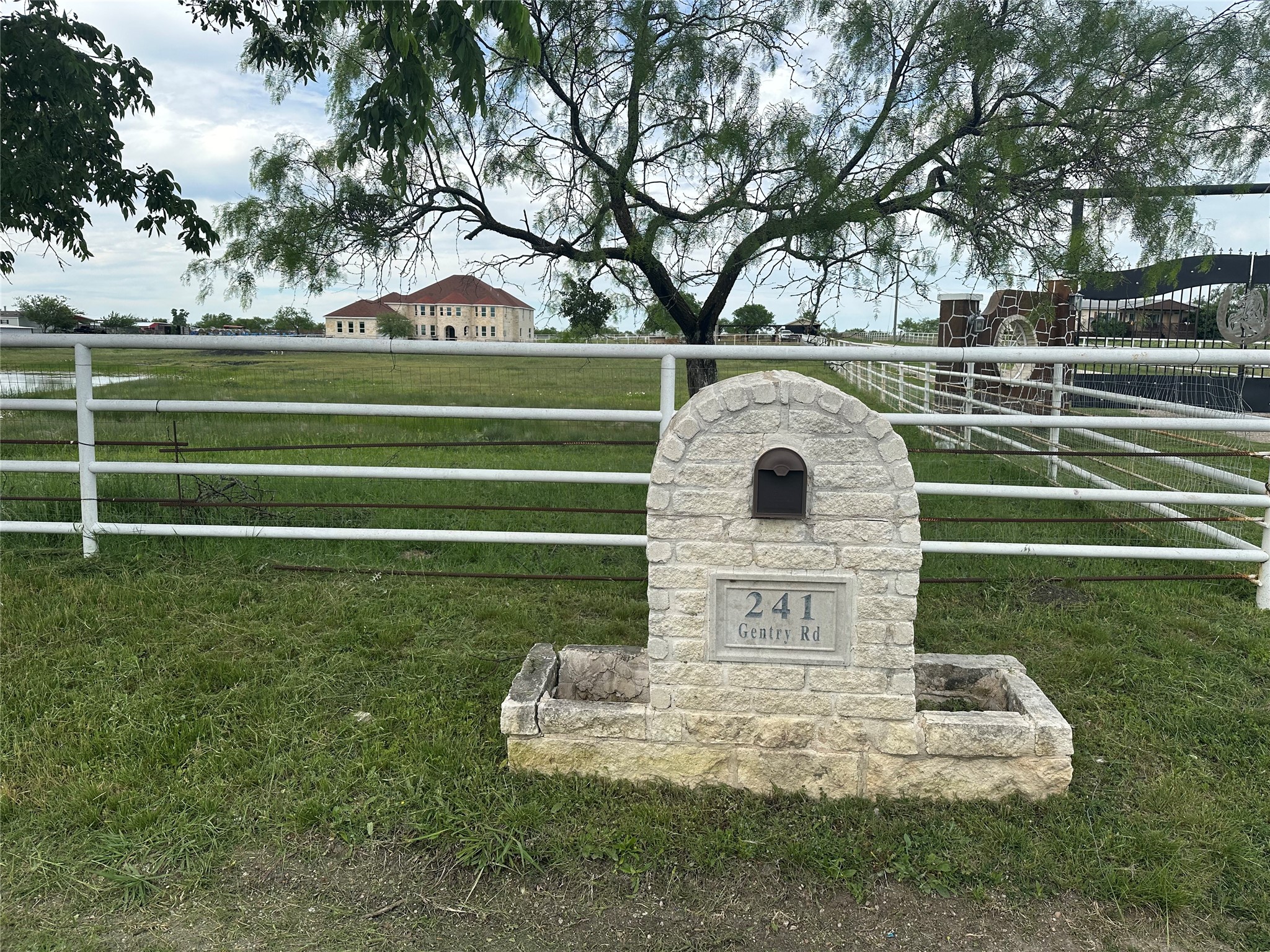 241 Gentry Road Ennis TX 75119