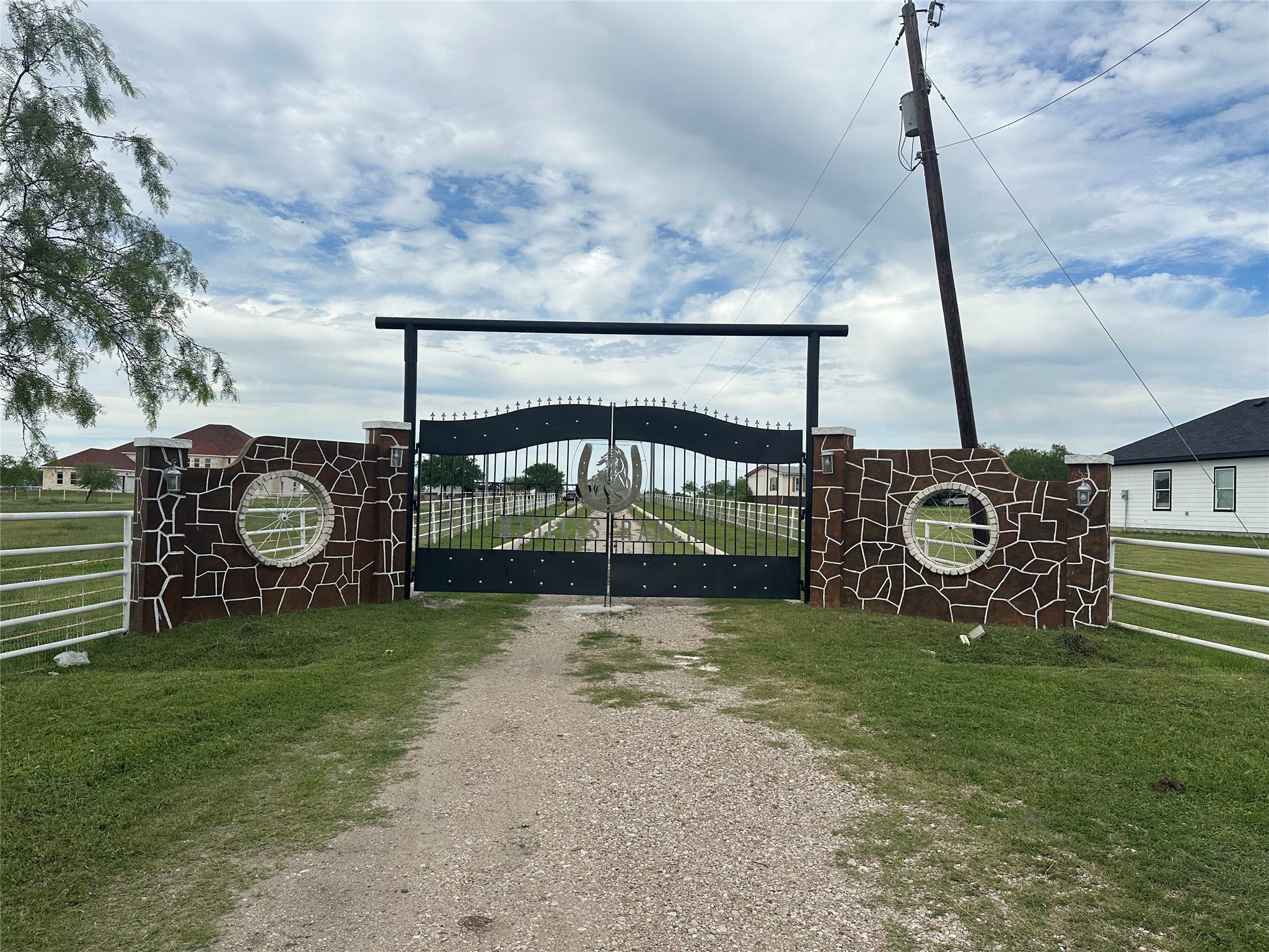 241 Gentry Road Ennis TX 75119