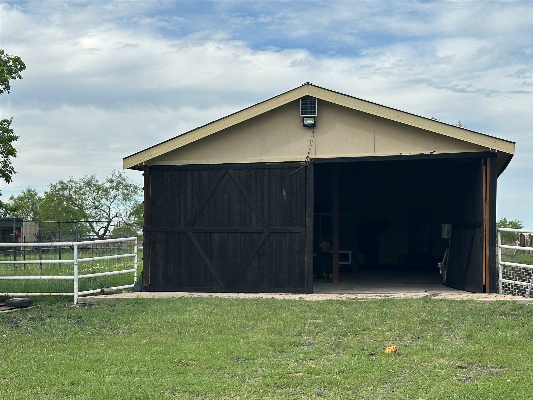 241 Gentry Road Ennis TX 75119