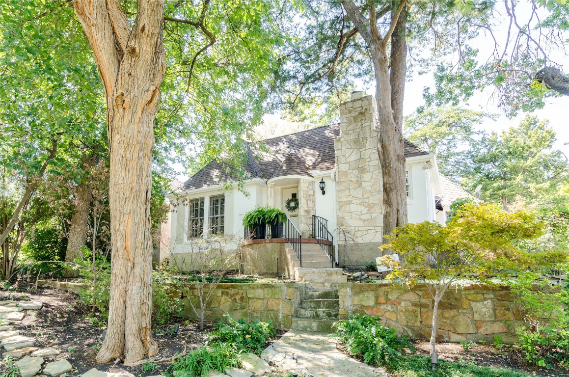 1155 N Edgefield Avenue Dallas TX 75208