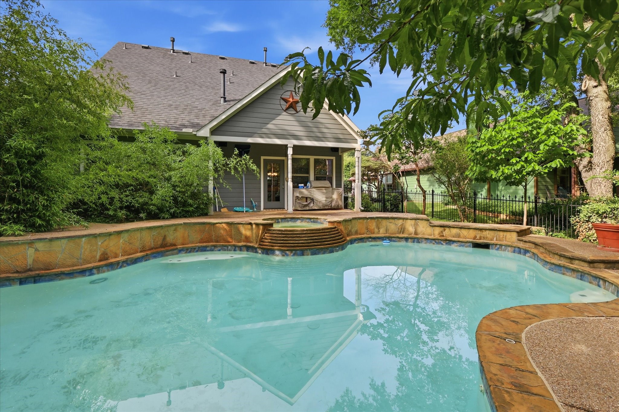 413 Collins Street Argyle TX 76226