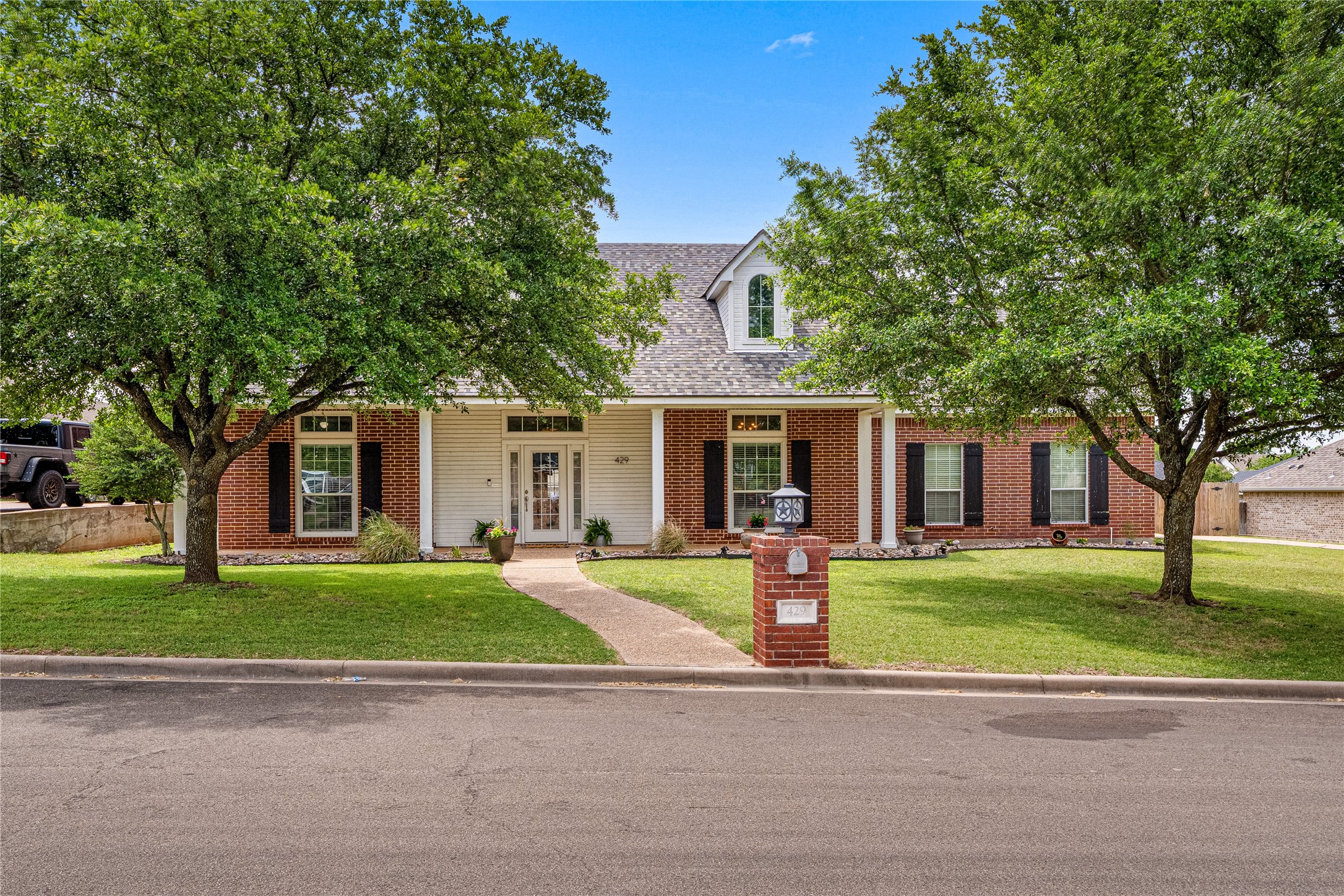 429 W Wall Street Hewitt TX 76643