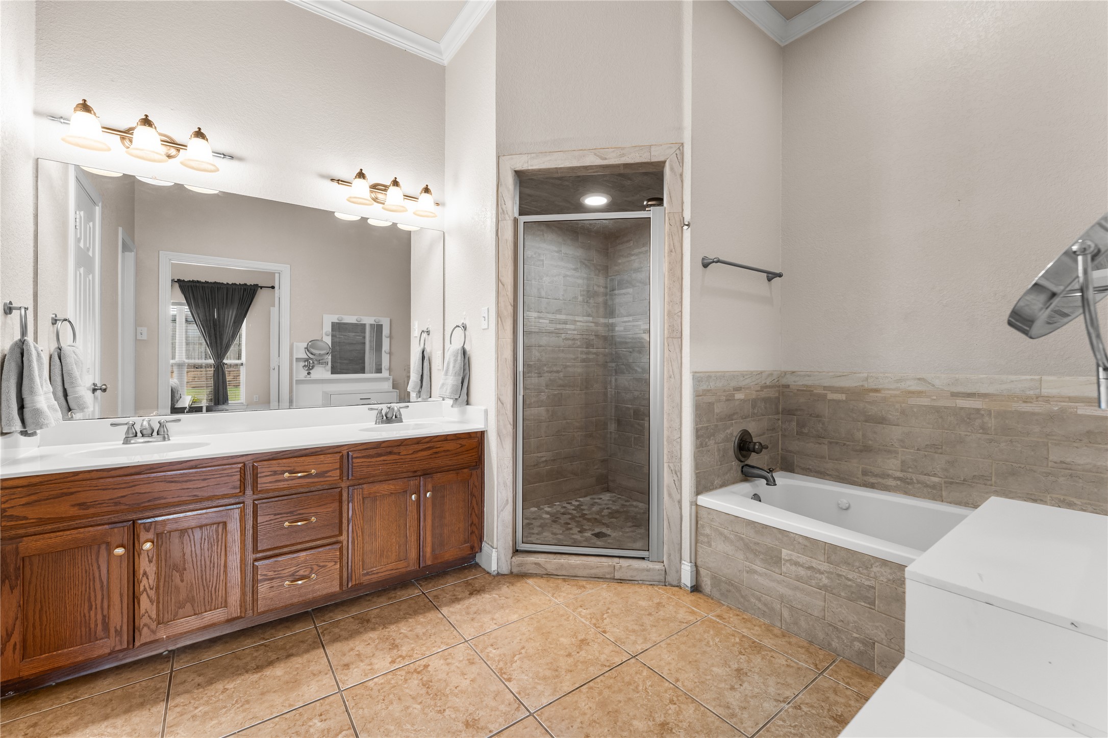 429 W Wall Street Hewitt TX 76643