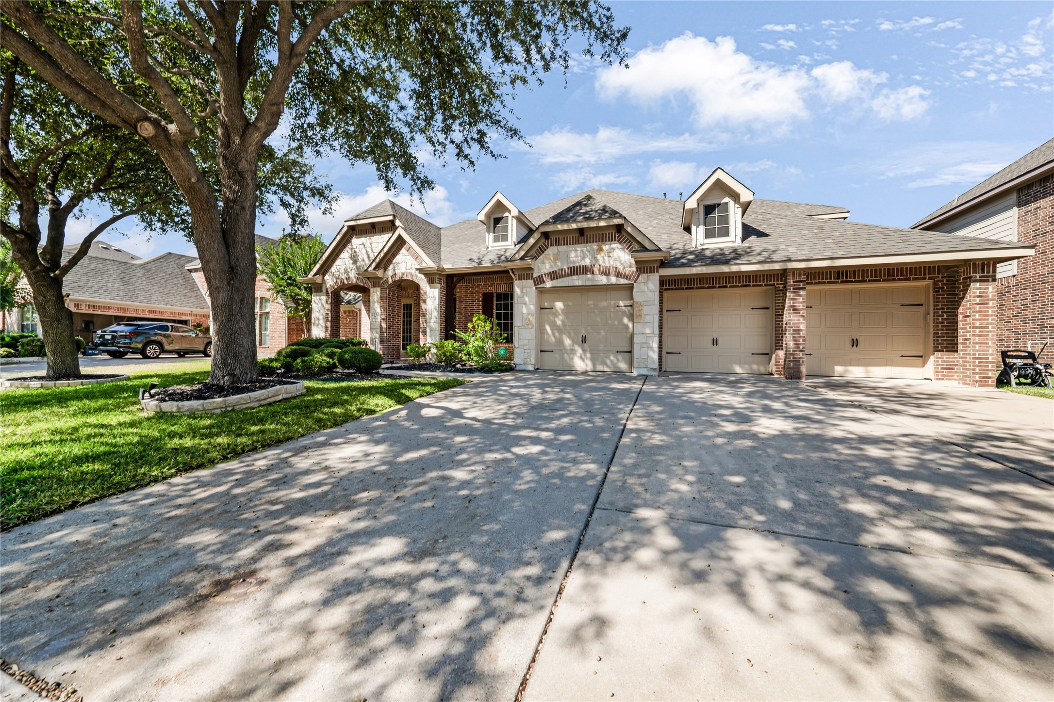 2212 Hobby Falcon Trail Grand Prairie TX 75052