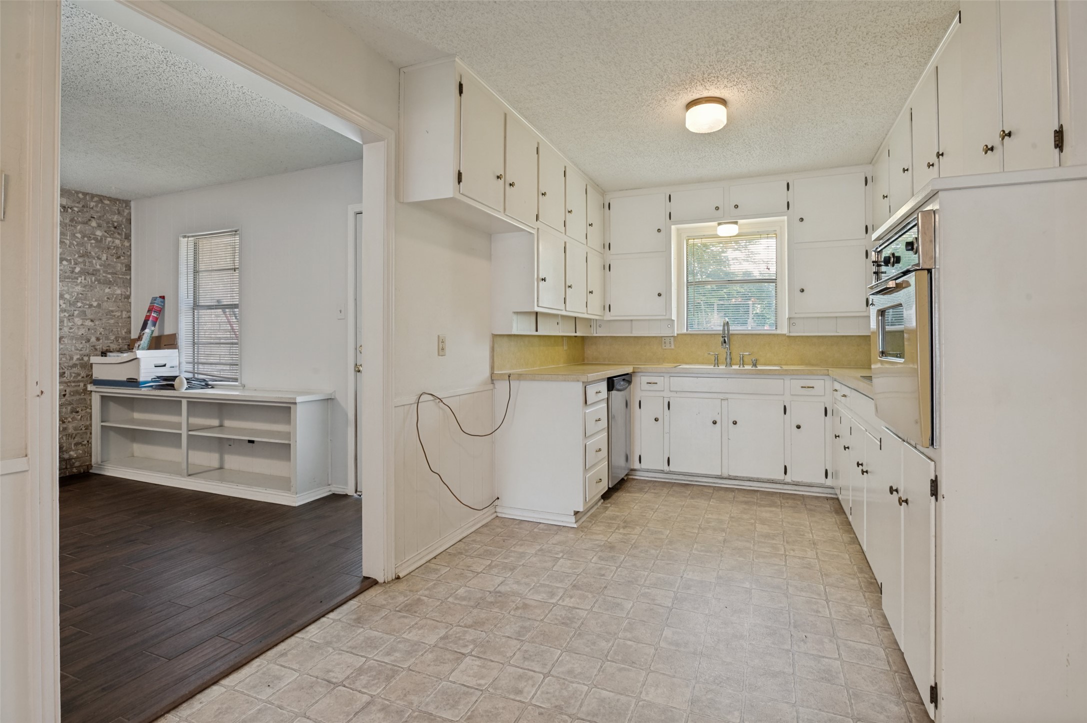 1121 Billie Ruth Lane Hurst TX 76053
