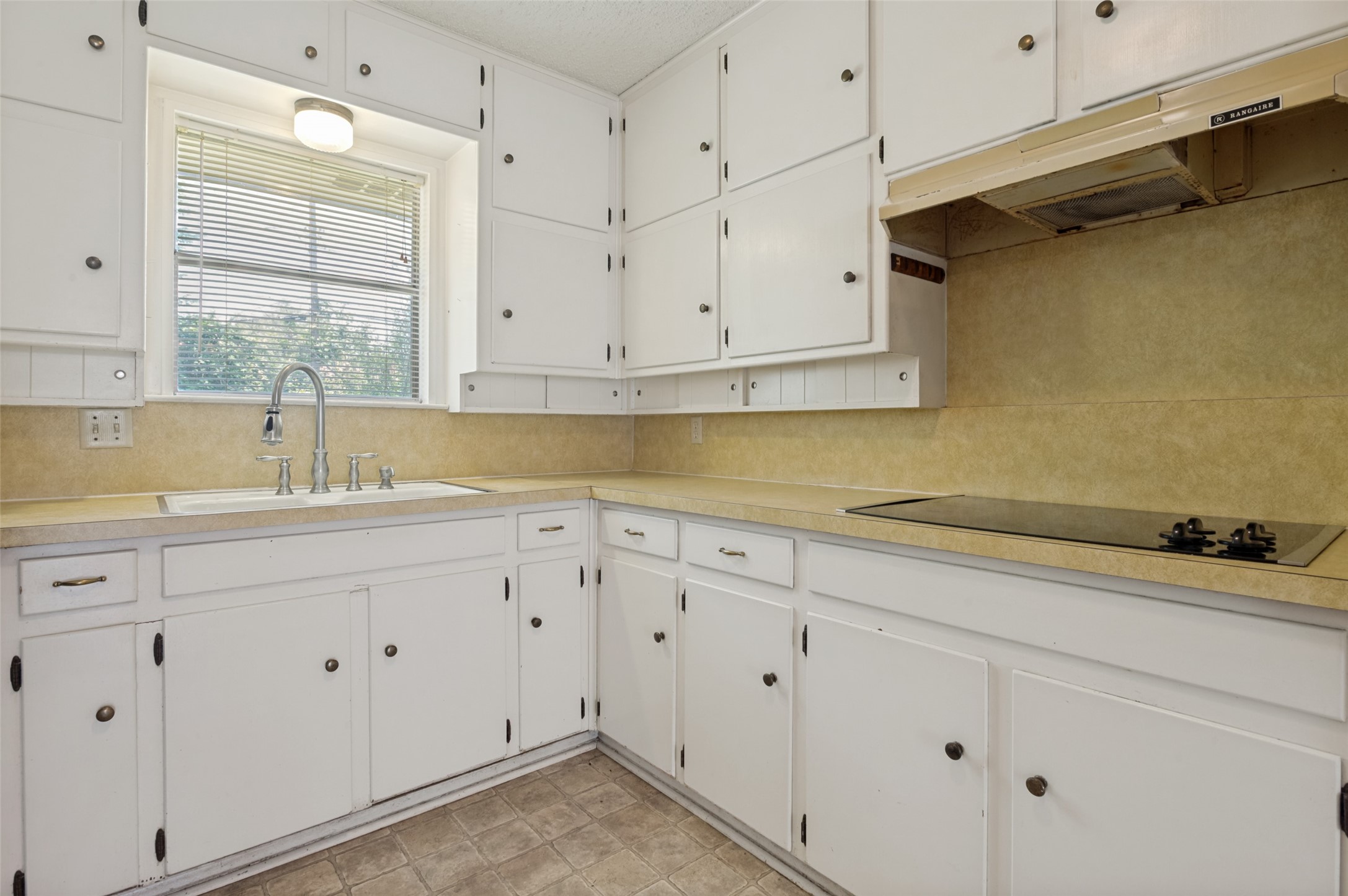 1121 Billie Ruth Lane Hurst TX 76053