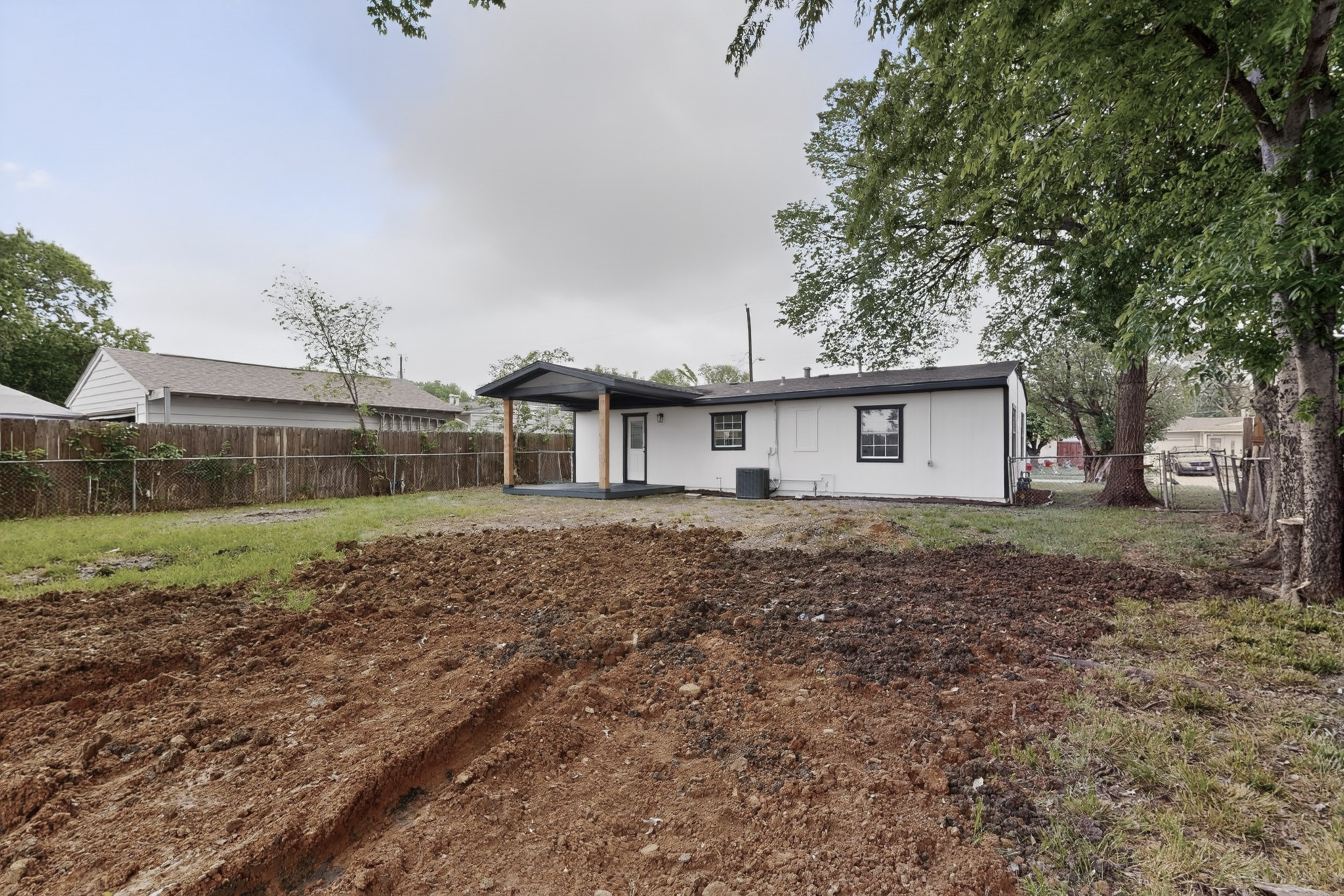 930 Shawnee Trace Grand Prairie TX 75051