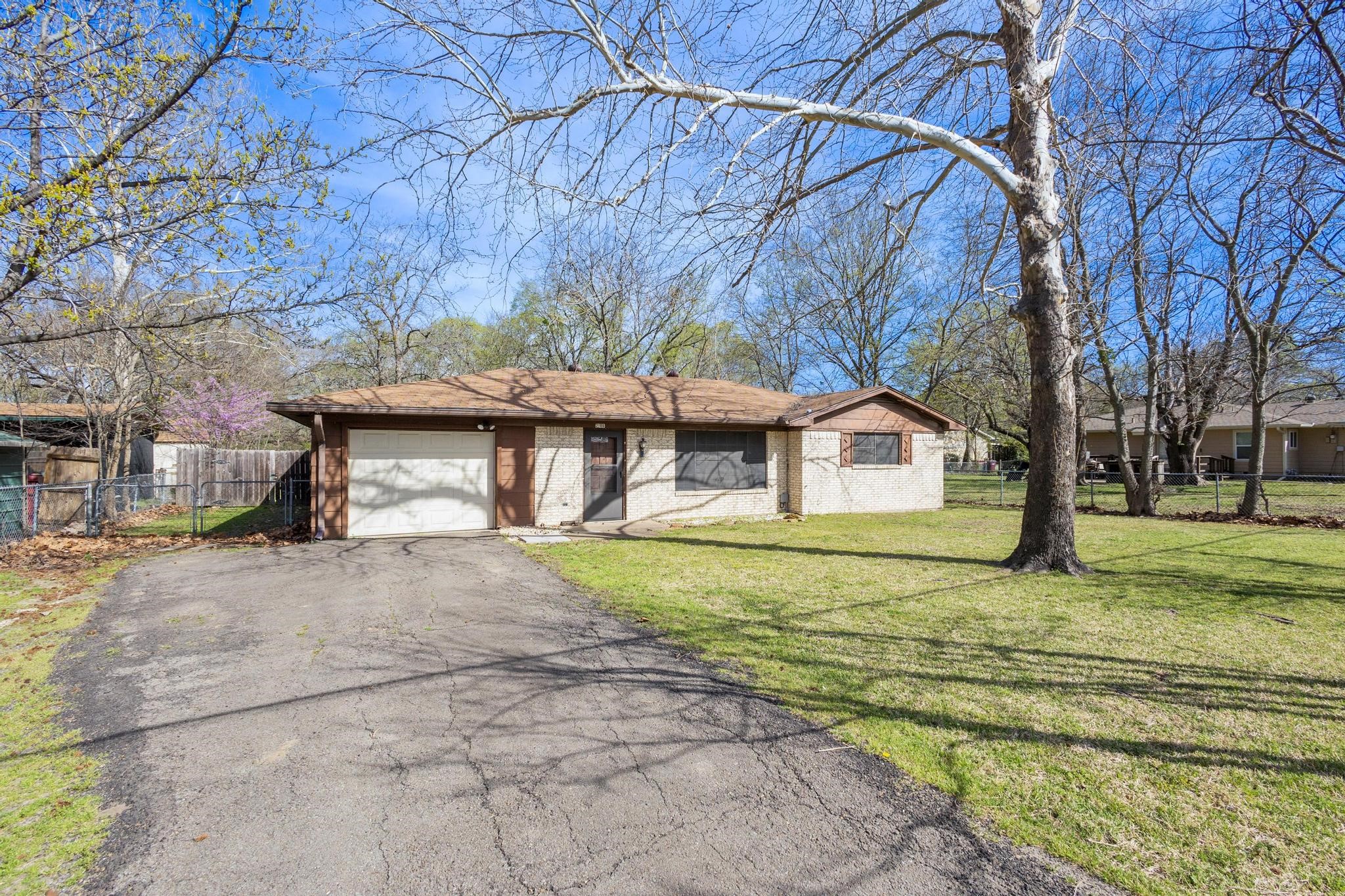 2100 Agnew Street Bonham TX 75418