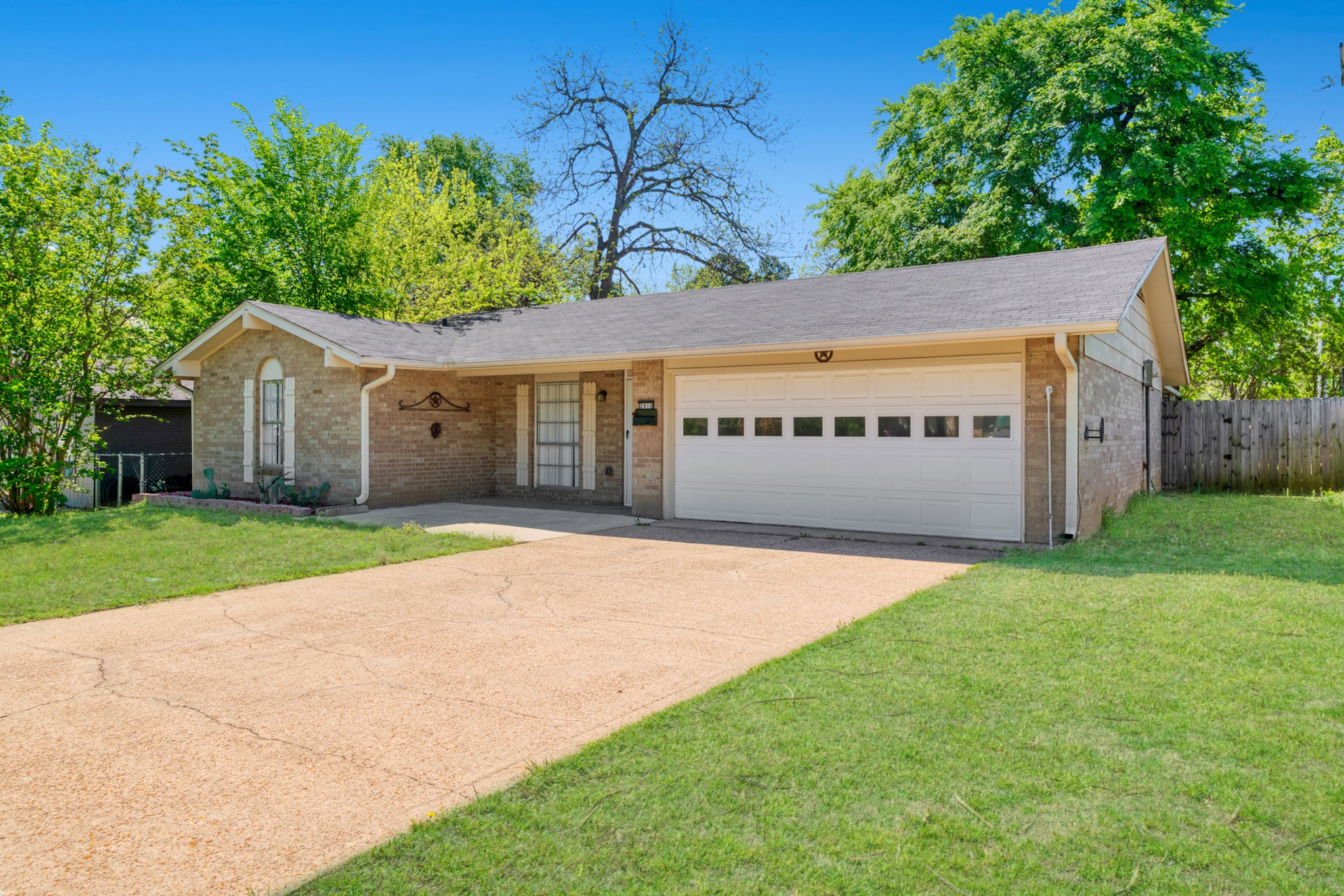2010 Kyle Drive Paris TX 75460