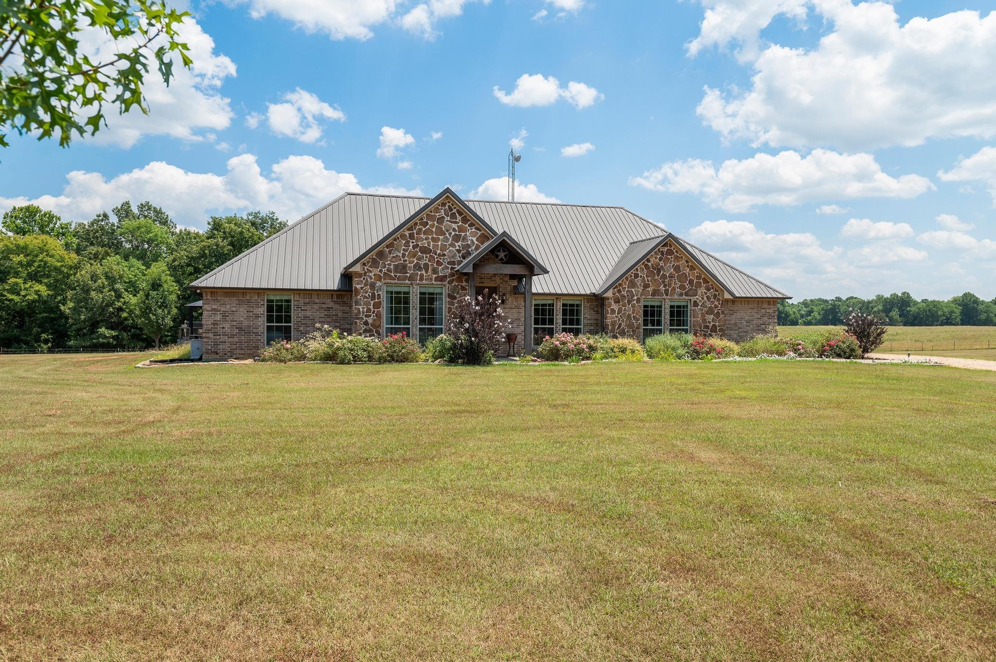 1532 County Road 2800 Honey Grove TX 75446
