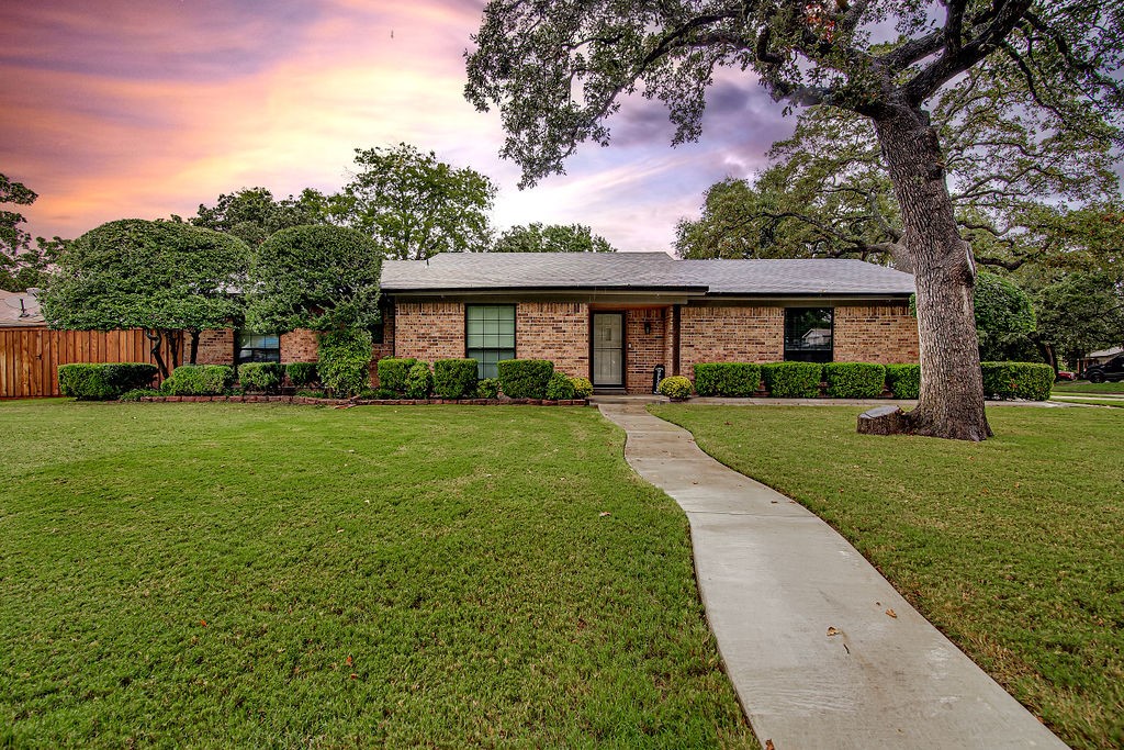 700 NW Hillery Street Burleson TX 76028