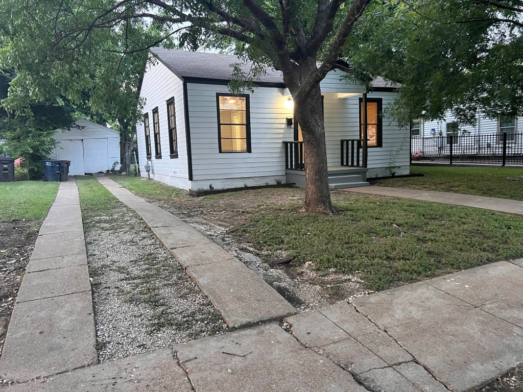 2521 Vera Cruz Street Fort Worth TX 76106