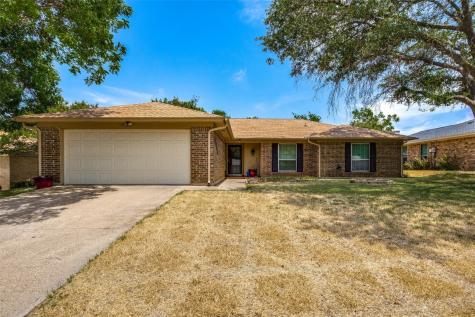 9936 Farmington Drive Benbrook TX 76126