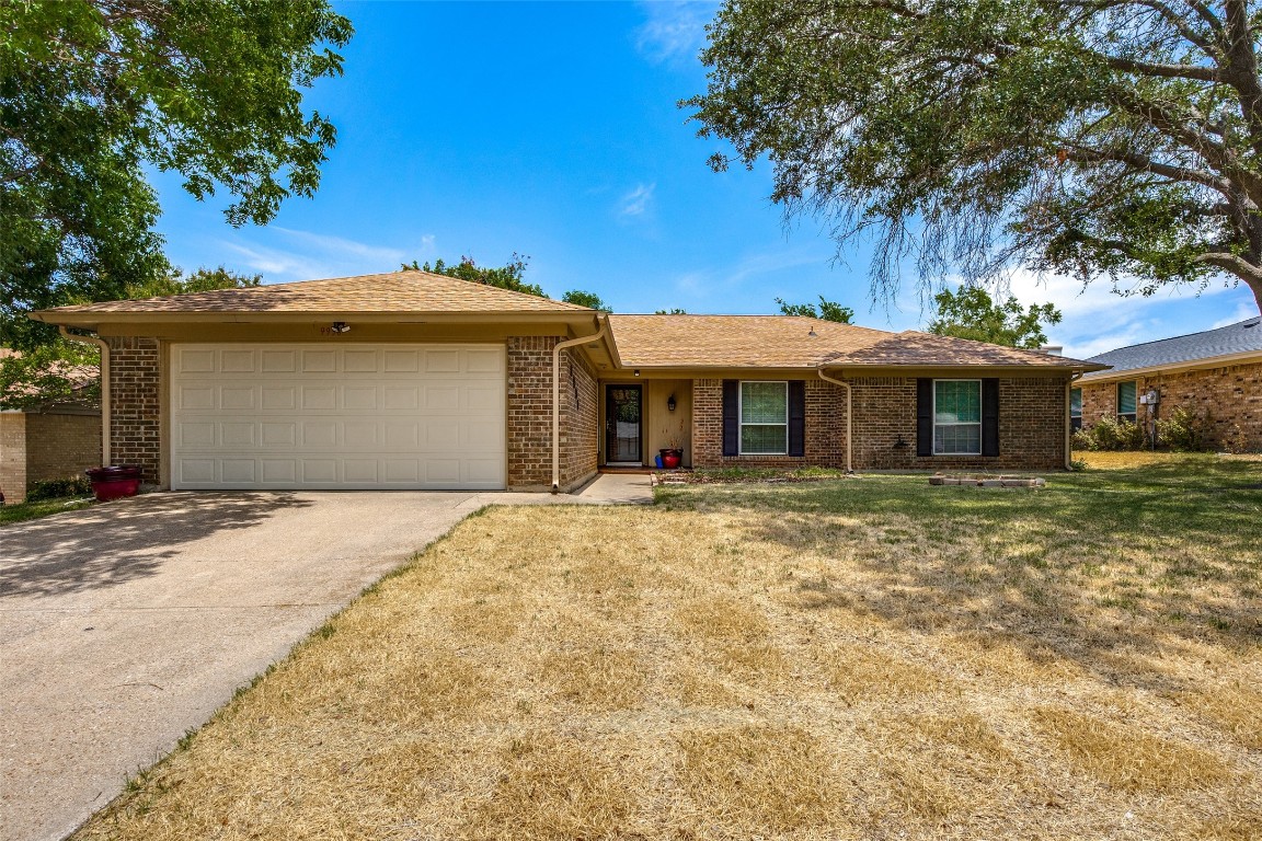 9936 Farmington Drive Benbrook TX 76126