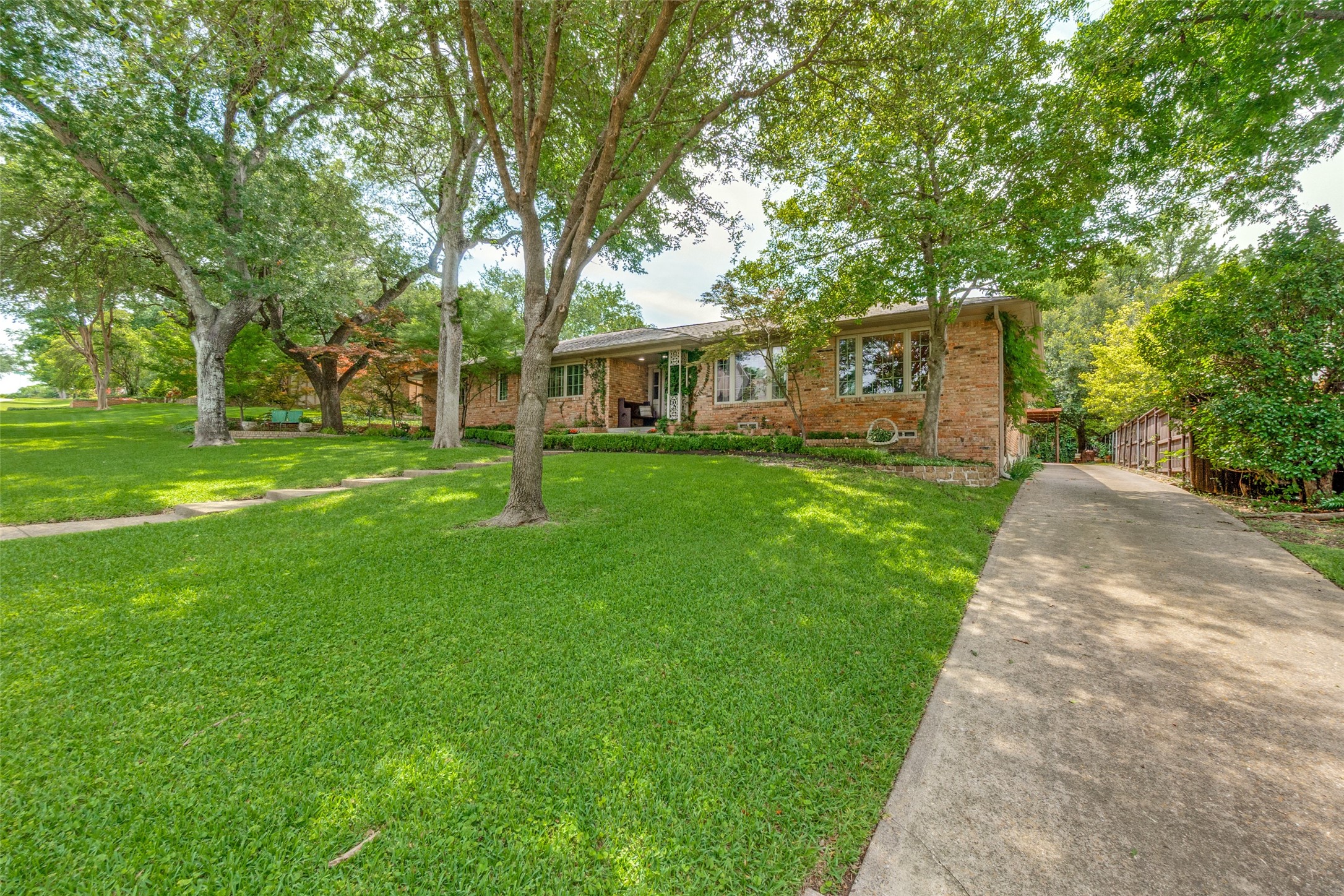 6828 Hyde Park Drive Dallas TX 75231